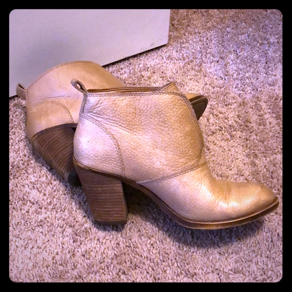 Lucky brand ehllen bootie